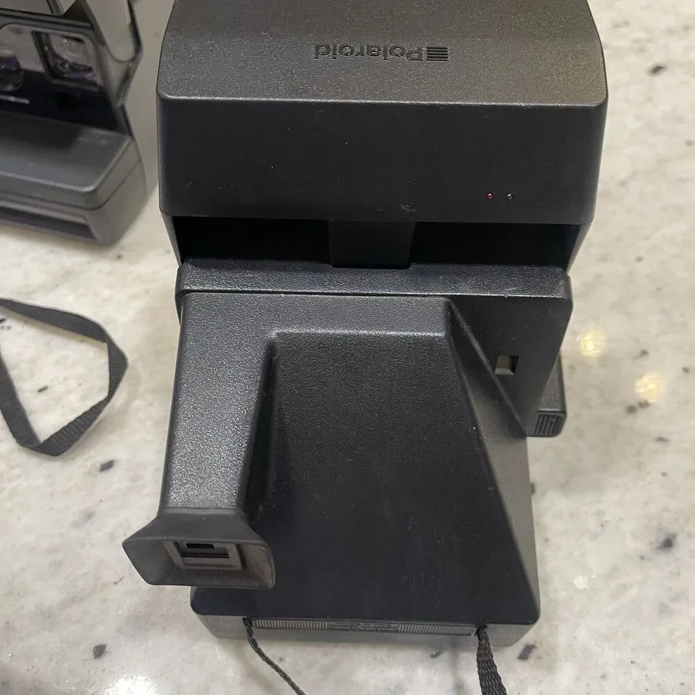 Vtg Polaroid One Step Close Up & Flash 600 Film Instant Camera W/ Strap UNTESTED